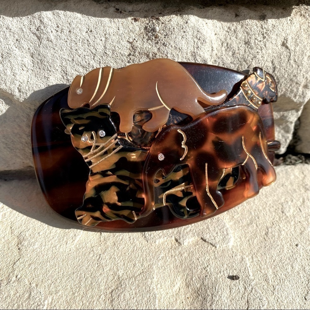 VINTAGE brown and black animal design belt buckle